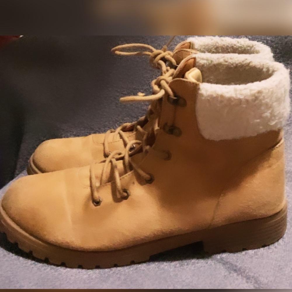 Cliffs Boots - Picture 2 of 2